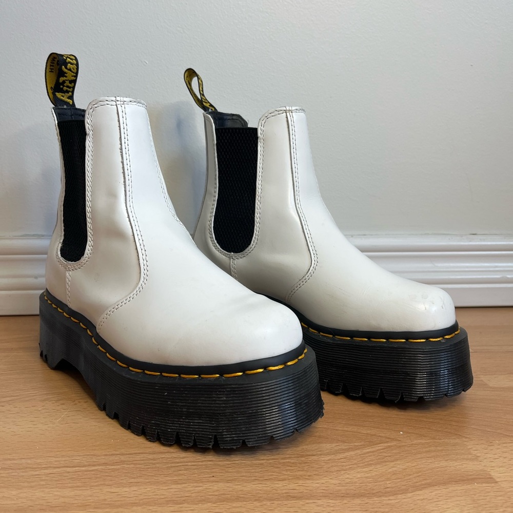 Dr. Martens 2976 Platform Chelsea Boot
